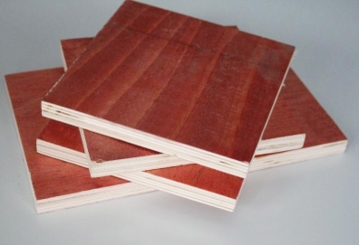 河北建筑模板廠家講解松木模板的特點有哪些？